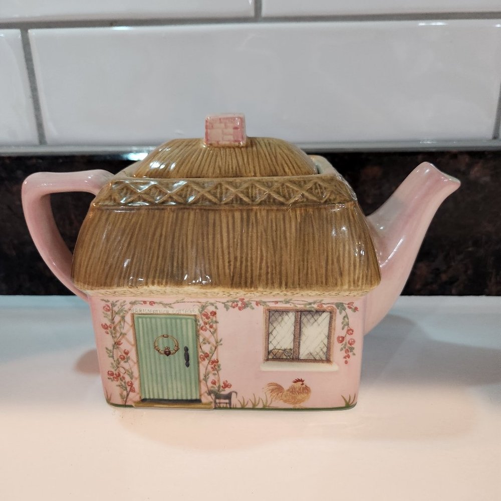 Pfaltzgraff Irish Cottage Teapot